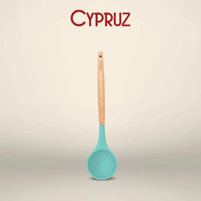 Cypruz Utensil Gagang Kayu Kepala Silicone Soup Ladle